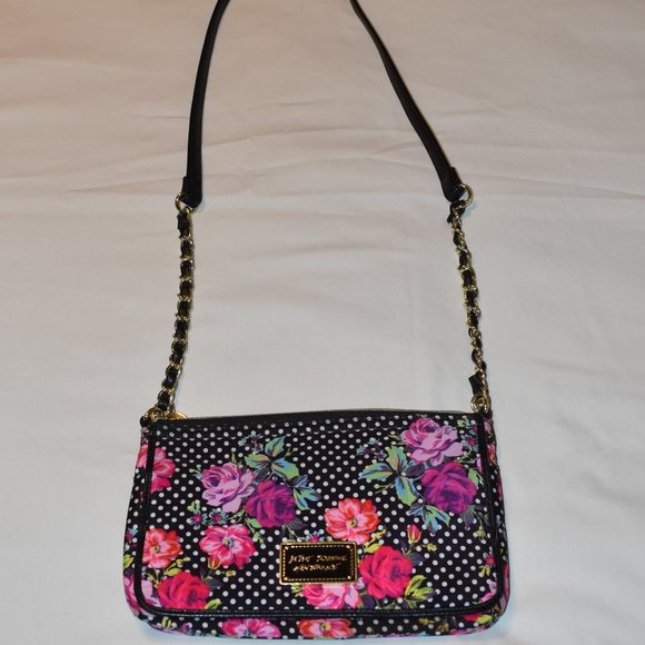 betsey johnson embossed skull purse